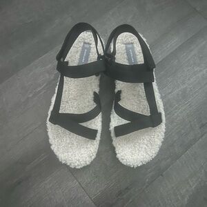 Everlane Women’s The Renew Sport Teddy Sandal’s Size 10